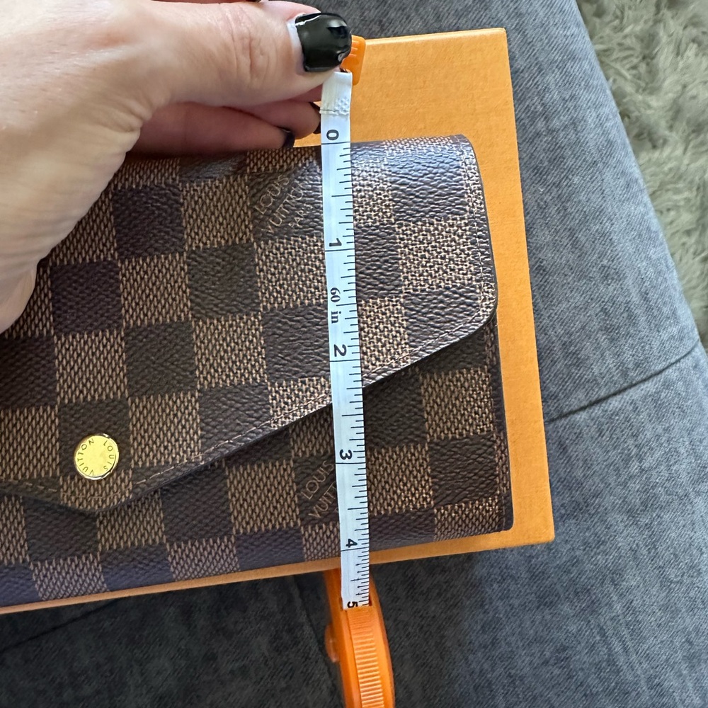 Louis Vuitton Brown Wallets in Iconic Damier Pattern - Picture 11 of 12